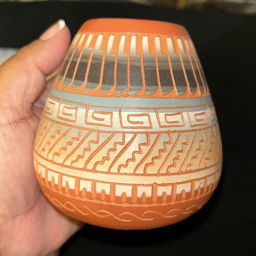 Navajo clay pottery vase signed